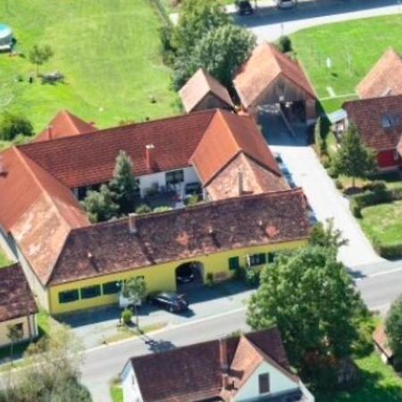 Ferienwohnungen Und Appartements Im Idyllischen Vierkanthof, Gruppenurlaube Fürstenfeld Eksteriør bilde