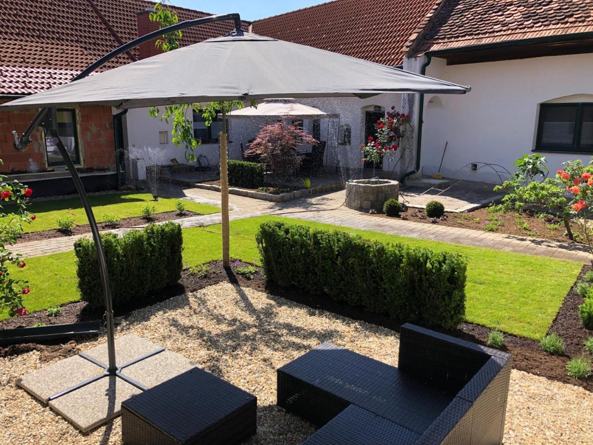 Ferienwohnungen Und Appartements Im Idyllischen Vierkanthof, Gruppenurlaube Fürstenfeld Eksteriør bilde